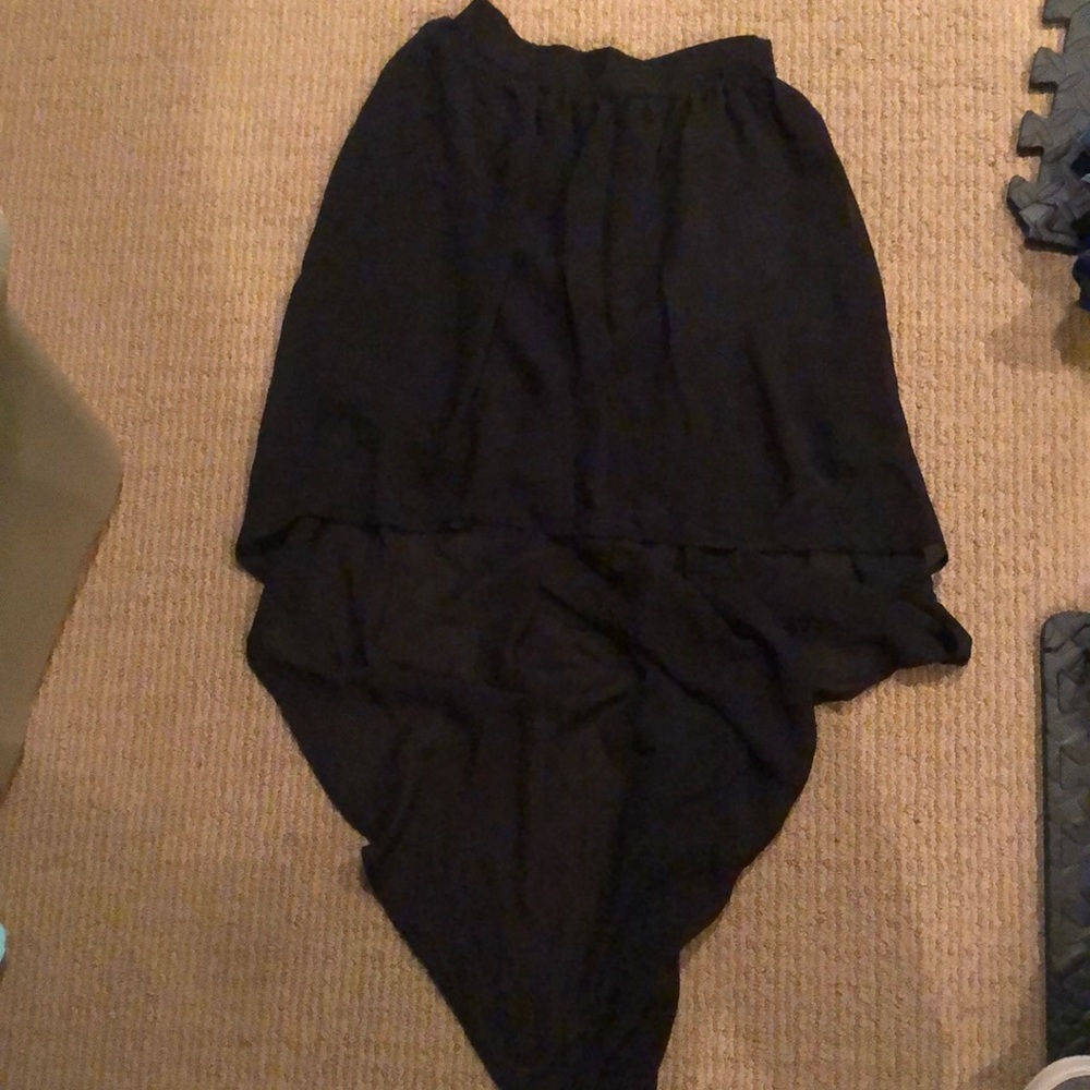 Olsenboye 2-level black skirt. Size women’s Medium.